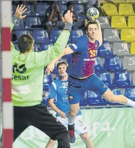  ?? FOTO: MANEL MONTILLA ?? Yanis Lenne, fichaje de esta temporada, ayer en acción contra el Valladolid