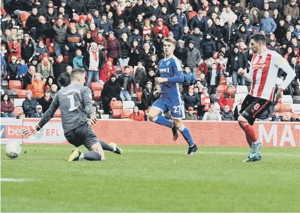  ??  ?? Kyle Lafferty scores his second Sunderland goal.