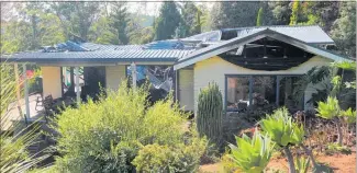  ?? PICTURE / PETER DE GRAAF ?? The Ruru Lane house was damaged extensivel­y in the early morning blaze.