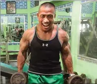  ?? EKO HENDRI/JAWA POS ?? BEROTOT: Surahman alias Mbah Man mengangkat barbel di fitness center miliknya, Man’s Fitness Center.