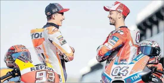  ?? MANUEL BRUQUE / EFE ?? Marc Márquez y Andrea Dovizioso estrenan rivalidad en la disputa de un título mundial, este domingo en Cheste