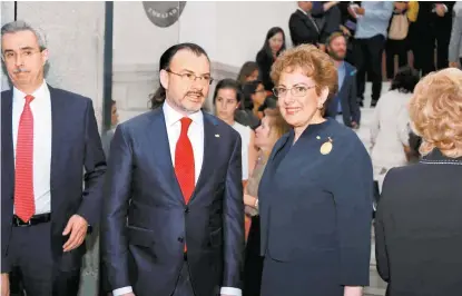  ??  ?? El canciller Luis Videgaray agradeció a la embajadora Roberta Lajous y la alcaldesa Manuela Carmena.