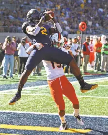  ?? Ben Margot / Associated Press ?? Cal’s Jordan Duncan (2) snags a touchdown pass against Idaho State’s Koby Lowe, one of two TDs for Duncan in the first half.