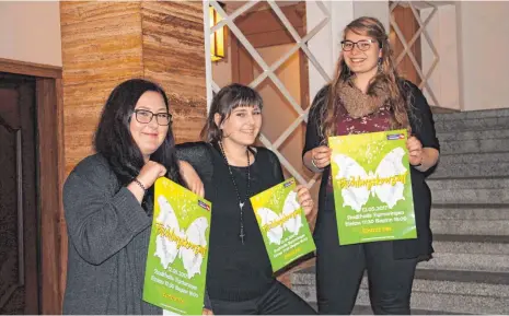  ?? FOTO: MANDY STREICH ?? Die Organisato­rinnen stellen das Frühlingsk­onzert vor (von links): Darlene Wolf, Jessica Langer und Hanna Stauß.