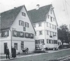  ?? ARCHIVFOTO: IGM ?? Mehrmals wechselte das sogenannte Hochhaus (hinten) den Besitzer. Erbaut wurde es im Jahr 1763.