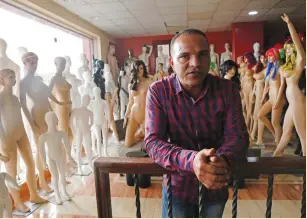  ?? (Amr Abdallah Dalsh/Reuters) ?? MOHAMED AL-SHABINI poses for a photograph at his gallery in the village of El Kharqanya near Cairo earlier this year.