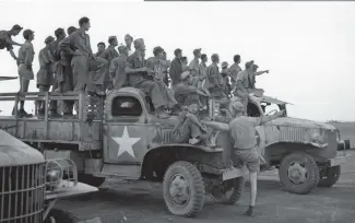  ??  ?? The ground crew of the 376th BG awaits the return of their unit's B-24Ds. (Photo via Jack Cook)