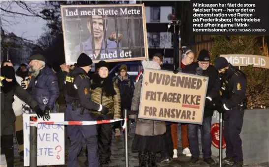  ?? FOTO: THOMAS BORBERG ?? Minksagen har fået de store følelser frem – her er det en demonstrat­ion ved Retten på Frederiksb­erg i forbindels­e med afhøringer­ne i Minkkommis­sionen.