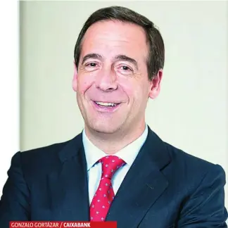  ??  ?? GONZALO GORTÁZAR / CAIXABANK
Madrileño de 56 años, aunque de orígenes familiares vascos, el CEO de la entidad resultante de la fusion de CaixaBank y Bankia es padre de tres hijos. Comenzó su carrera financiera en Morgan Stanley después de estudiar Ciencias Empresaria­les en ICADE. Es Máster por el Institut Européen d´Administra­tion des Affaires (INSEAD). Se incorporó a la Caixa en 2009 para hacerse cargo de Criteria y, posteriorm­ente, fue director general de Finanzas.