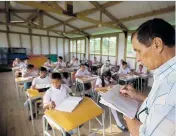  ??  ?? Aspecto de un aula de clases de un colegio rural.