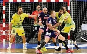  ?? (Photo PQR/Ouest France) ?? Les Raphaëlois ont été rejoints au score à trois secondes de la fin du match.