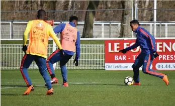  ?? /TWITTER ?? Jugadores de Colombia se entrenan para su duelo de mañana contra Francia.