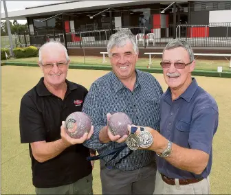  ??  ?? READY: From left, Dennis Wade, Ken Dodds and Bob Pritchett prepare for Bowls Victoria provincial championsh­ips on Saturday. Picture: PAUL CARRACHER.