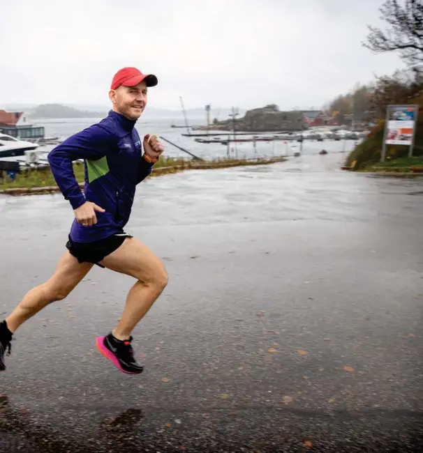  ?? ?? – Kosthold er ikke noe jeg tenker på. Det er treningen som gjør meg god, sier Finn Kollstad, som løper mellom 70 og 120 kilometer i uken.