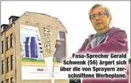  ??  ?? Fasa-Sprecher Gerald Schwenk (56) ärgert sich über die von Sprayern zerschnitt­ene Werbeplane.