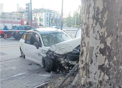  ?? ?? Puerto Madero. El mes pasado, el conductor de un auto chocó con otro. Acumulaba 40 faltas graves.