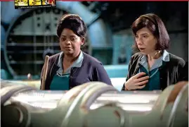  ?? (FOX) ?? Sally Hawkins, "la princesa sin voz" con la actriz Octavia Spencer, a la izquierda.