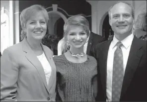  ??  ?? Marcy Doderer with daughter Katie and husband Mark