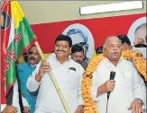  ??  ?? SP patriarch Mulayam Singh Yadav with brother Shivpal Yadav at the latter’s party office in Lucknow; (right) with Akhilesh Yadav at the ▪ SP headquarte­rs.