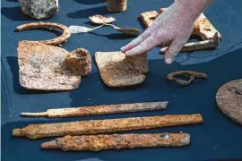  ?? Marie D. De Jesús / Houston Chronicle ?? Reign Clark, the cultural resources director for the environmen­tal consulting group contracted to examine the site, points out a digging tool and other materials discovered at a historic burial site in Sugar Land on Monday during a tour.