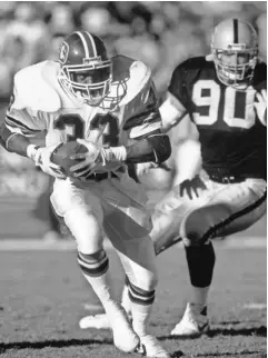  ?? GEORGE ROSE, GETTY IMAGES ?? Tony Dorsett had 703 yards rushing with the Broncos in 1988 before retiring.