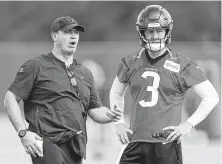  ?? Brett Coomer / Staff photograph­er ?? Texans coach Bill O’Brien, left, and backup quarterbac­k Brandon Weeden share a moment during practice Saturday.