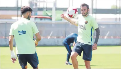  ?? FOTO: FCB ?? André Gomes y Aleix Vidal, entrenando con el Barça en una imagen de archivo. Esta semana volverán a hacerlo