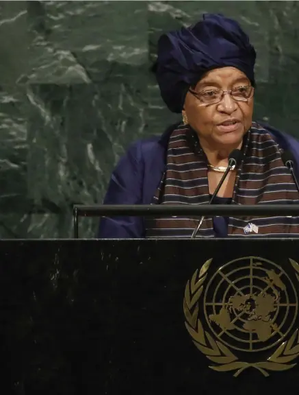  ??  ?? KLIVER ÅT SIDAN. Liberias president Ellen Johnson Sirleaf rundar av tolv år vid makten. Här håller hon tal i FN