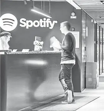  ??  ?? Está inspirada en el libro Spotify Untold de Sven Carlsson y Jonas Leijonhufv­ud