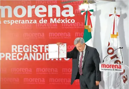  ??  ?? Por tercera vez, el tabasqueño se inscribió como precandida­to presidenci­al, ahora con Morena.