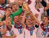  ??  ?? ● 1 Philipp Lahm, 34, con la Champions 2013● 2 Capitano della nazionale mondiale 2014 ●3 Ambasciato­re dell’Europeo 2024, con la Cancellier­a Merkel e il presidente federale Grindel GETTY, AFP EPA 2