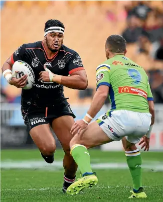  ?? PHOTO: PHOTOSPORT ?? Prop Sam Lisone is set to start his sixth straight game for the Warriors.