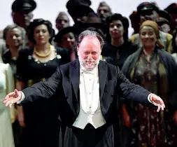  ??  ?? Sul podio Il maestro Riccardo Chailly, direttore musicale della Scala