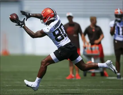  ?? TIM PHILLIS — FOR THE NEWS-HERALD ?? Jarvis Landry reaches for a pass during practice July 28 in Berea.