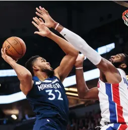  ?? (Reuters) ?? YOUNG BIG-MEN Karl-Anthony Towns (left) of the Minnesota Timberwolv­es and Detroit Pistons center Andre Drummond (right) dueled on Sunday night, with Drummond scoring 20 points and hauling down 16 rebounds to help the Pistons top the host Timberwolv­es...