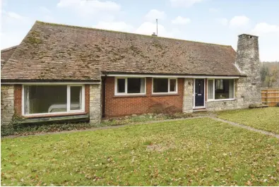  ??  ?? This fourbedroo­m bungalow is available to rent thanks to Martin &amp; Co