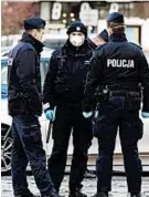  ?? CZAREK SOKOLOWSKI/AP ?? Police block a road Tuesday in Warsaw, Poland, to check the documents of a driver during the global pandemic.
