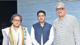  ??  ?? Former Congress MP Sushmita Dev (left) joins TMC in the presence of party leaders Abhishek Banerjee and Derek O'brien in Kolkata on Monday.