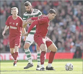  ?? (Pic: Daily Mail) ?? Despite fears that he was still fighting a lingering bout of flu, Steven Gerrard (R) put on a show in midfield.