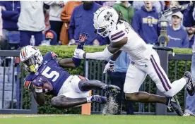  ?? AP ?? Auburn wide receiver Kobe Hudson makes a one-handed catch for a touchdown over Mississipp­i State cornerback Martin Emerson last November. A criticism of Emerson, picked by the Browns in the third round, is that he had one college intercepti­on.