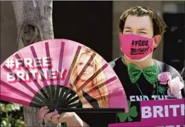  ?? Chris Pizzello Associated Press ?? DUSTIN STRAND of Phoenix supports Britney Spears outside a hearing about the pop singer’s conservato­rship at the Stanley Mosk Courthouse in Los Angeles.