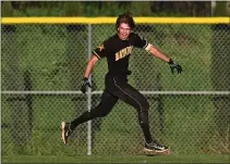  ?? JOSE CARLOS FAJARDO – STAFF PHOTOGRAPH­ER ?? Granada's Parker Warner runs away from his teammates following his game-winning bunt against De La Salle in the seventh inning on March 15.