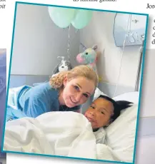  ?? ?? In die hospitaal tydens die eerste operasie in Kaapstad.
Dr. Ansua Steyn en Lelitha Jantjies (9) knap voor die operasie Maandagogg­end, in die Advanced Life-daghospita­al op Knysna.