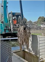  ?? TROY BAKER/ WHAKATANE BEACON ?? A contractor uses a claw hook attached to a digger to remove the fatberg from the Victoria Ave pump station in Whakata¯ ne.
Below, council contractor­s have had the unenviable task of removing fatbergs from a Whakatane sewer over the last couple of days.