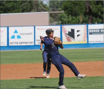  ?? Photos courtesy of Chris Pedigo ?? Sutter’s Ezra Hilleary throwing a runner out at first.