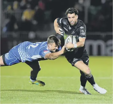  ?? PICTURE: GARY HUTCHISON/SNS/SRU ?? Adam Hastings evades the challenge of Dragons’ Jarryd Sage.