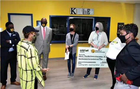  ?? (Pine Bluff Commercial/I.C. Murrell) ?? Pine Bluff Mayor Shirley Washington (second from left) speaks with UAPB athletics and Cricket Wireless officials after a check presentati­on at the Pine Bluff Community Center on Wednesday. Also pictured: UAPB director of community outreach Cameo Stokes (from left), UAPB interim Athletic Director Chris Robinson, Cricket marketing manager Hayley Schaberg, Cricket indirect sales executive Beth Burgess, Cricket Olive Street store manager Meia Hellums and assistant to the mayor Cynthia Anderson.