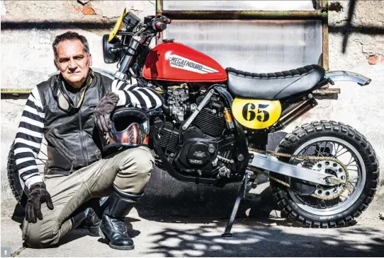  ??  ?? 1. Paolo Massera, 56 ans, pose à côté de sa réalisatio­n. Il a d’autres projets. 2. Contrairem­ent aux trail-bikes modernes, la Megaenduro dispose d’un kick pour le démarrage. Pratique en cas de faiblesse de la batterie. 1