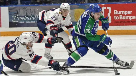  ?? STEVEN MAH/SOUTHWEST BOOSTER ?? Andrew Fyten (right) got behind the Regina Pats defense for a breakaway goal during his final game with the Broncos.