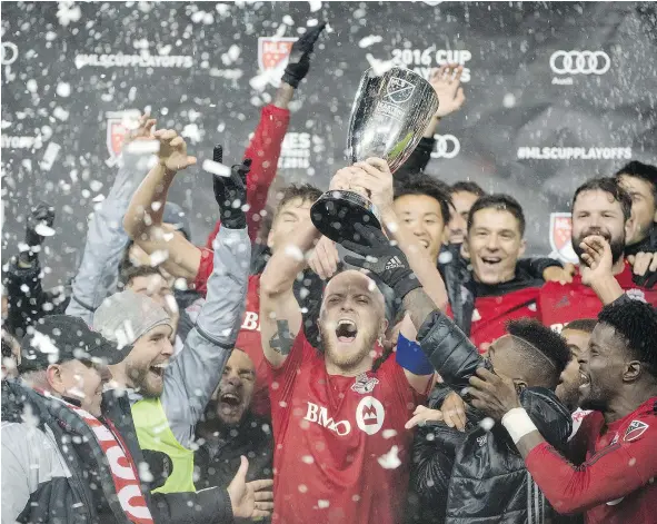  ?? — POSTMEDIA NEWS FILES ?? Toronto FC captain Michael Bradley hoisted the Major League Soccer Eastern Conference championsh­ip trophy Nov. 30 at BMO Field in Toronto, and is hoping to hoist the MLS Cup Saturday on that same field in front of thousands of TFC supporters.